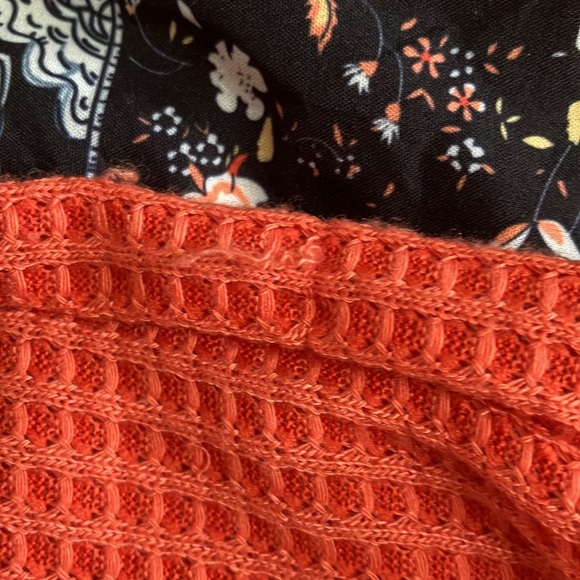 Ladies Long Sleeve V Neck Waffle Knit Top - Picture 12 of 13